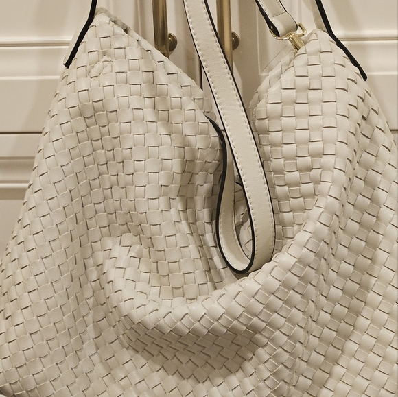 Ladies vegan leather tote style bag - Picture 3 of 8